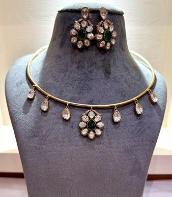 Krishika Moissanite Hasli With Earrings